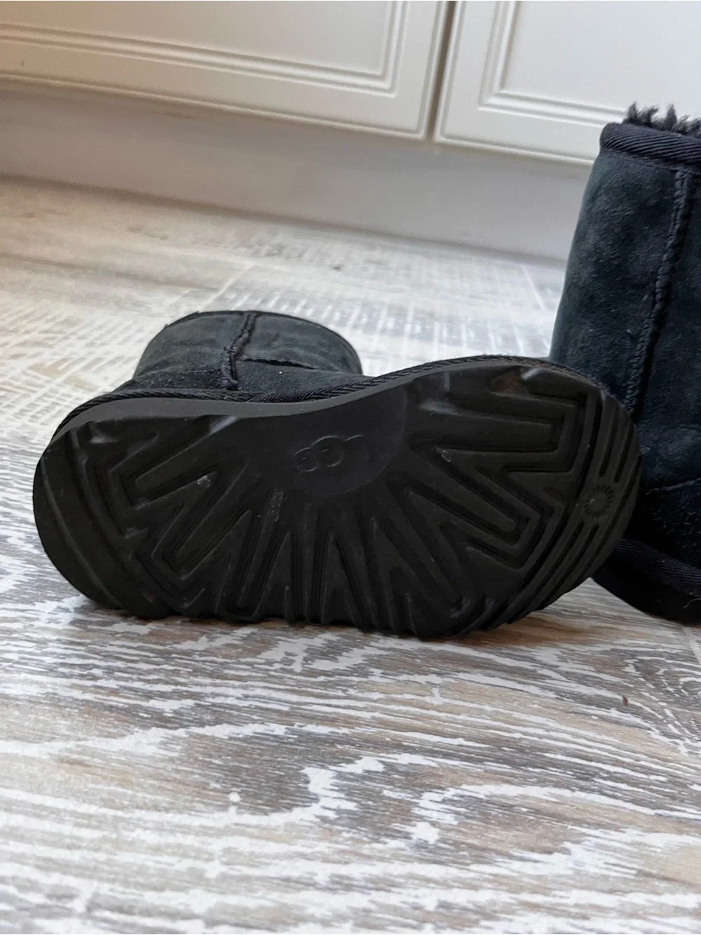 UGG Kids Size 8 Toddler Black Suede Winter Boots - Cozy Fleece Lining